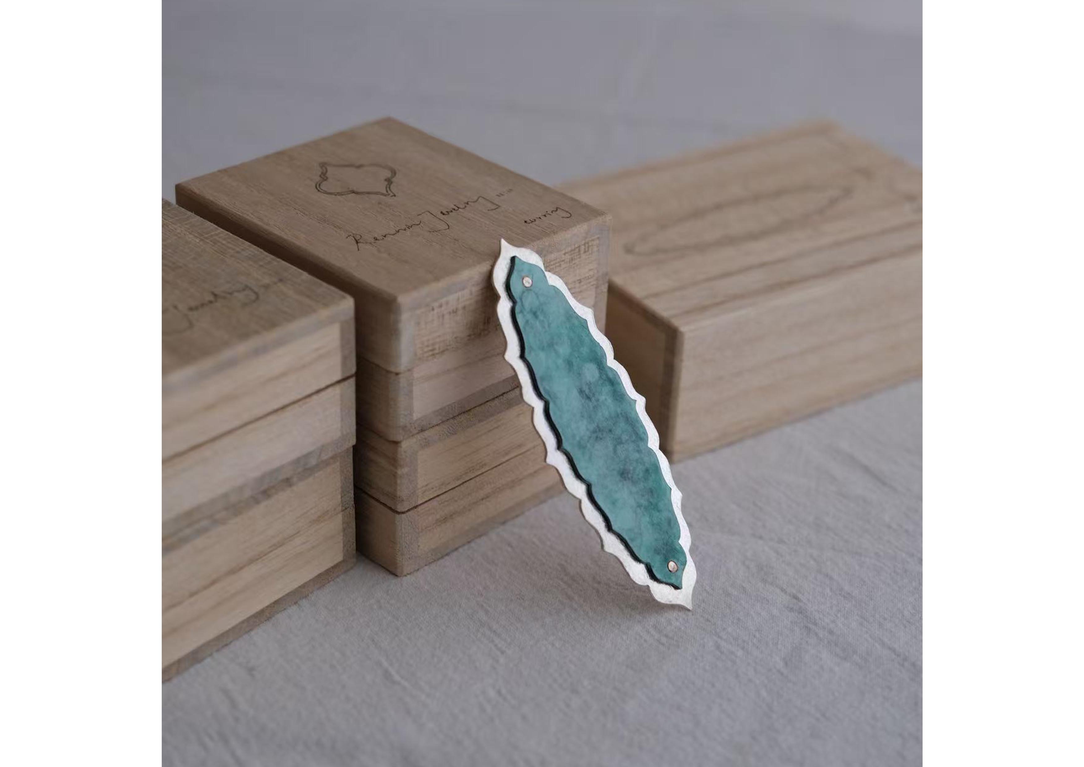 In time’s traces In time’s traces